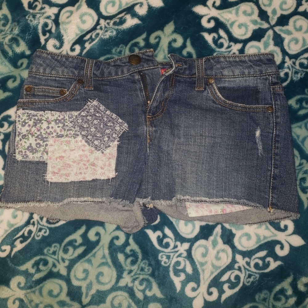 Fabric patched denim jean shorts